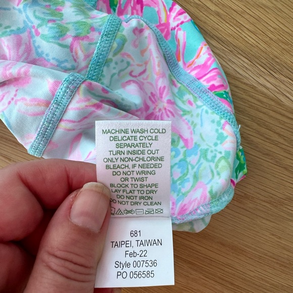 Lilly Pulitzer 🌸🐢 UPF 50+ longsleeved tee NWT - Picture 6 of 6